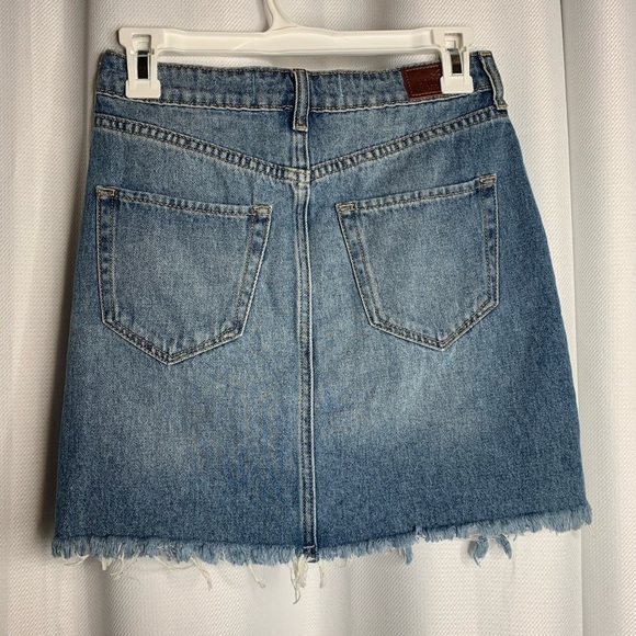 HOLLISTER Ultra High-Rise denim skirt - Picture 3 of 6